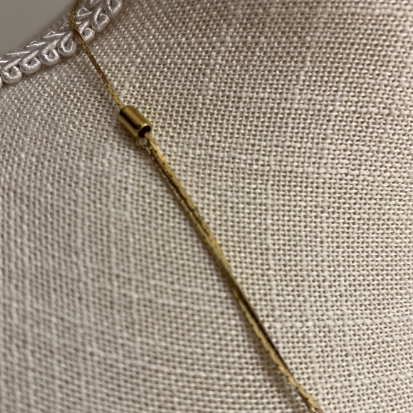 🫶🏼Gold and Black Pendant with adjustable gold tone chain - Picture 3 of 4